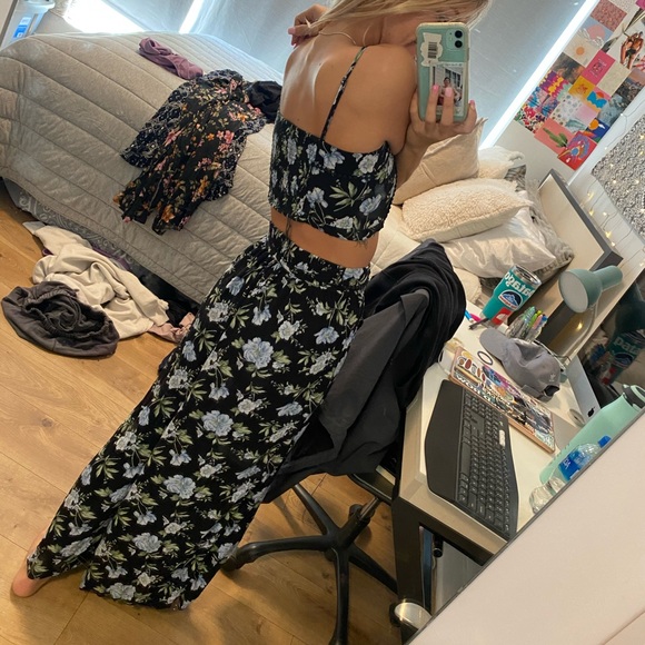 AE 2 piece outfit! - Picture 2 of 3